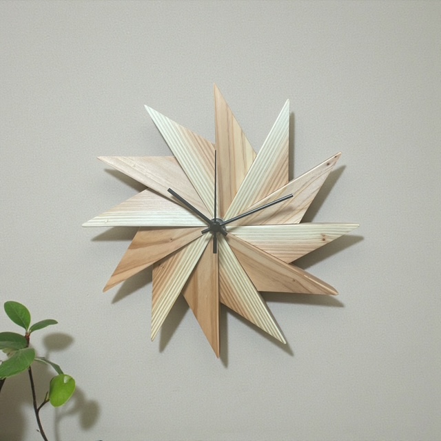 Toki-Uzumaki210-001吉野杉の寄木時計