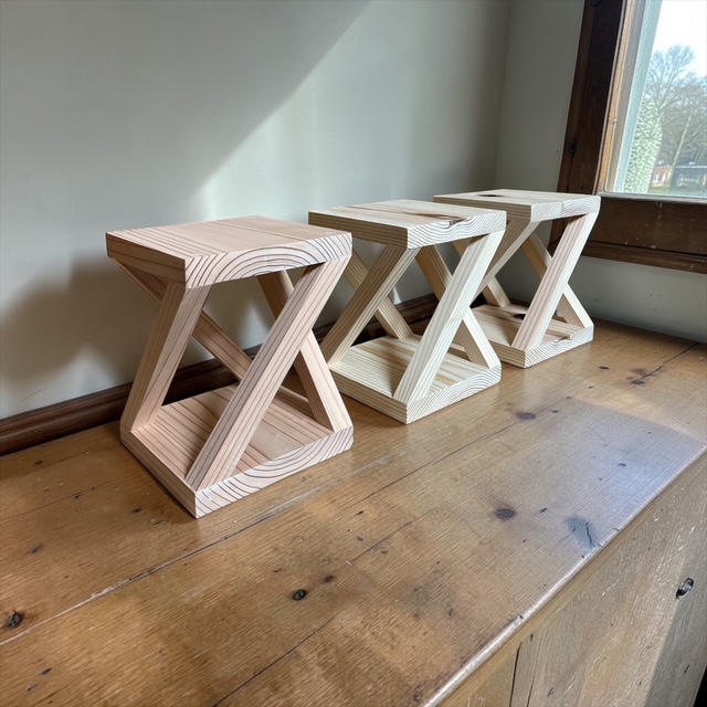 KAKERU 140 – 吉野杉ディスプレイスタンド